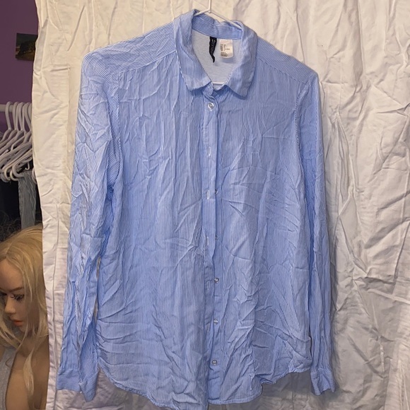 Ladies Divided by H&M long sleeve blue button up boyfriend shirt - Picture 3 of 6